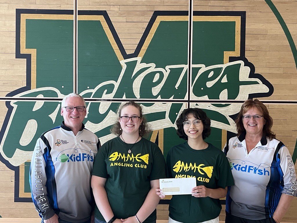 cmmc_RETSD's tweet photo. Angling Club leaders present @kidfishmb executives @thatducksguymb with $900 to help children affected by cancer. The Angling Club raised money through their Buckeyes Fishing for a Cure Fish-a-Thon last week & are proud to donate it to a great cause. #milesmac #kidfishicederby https://t.co/edDsCMBIJQ
