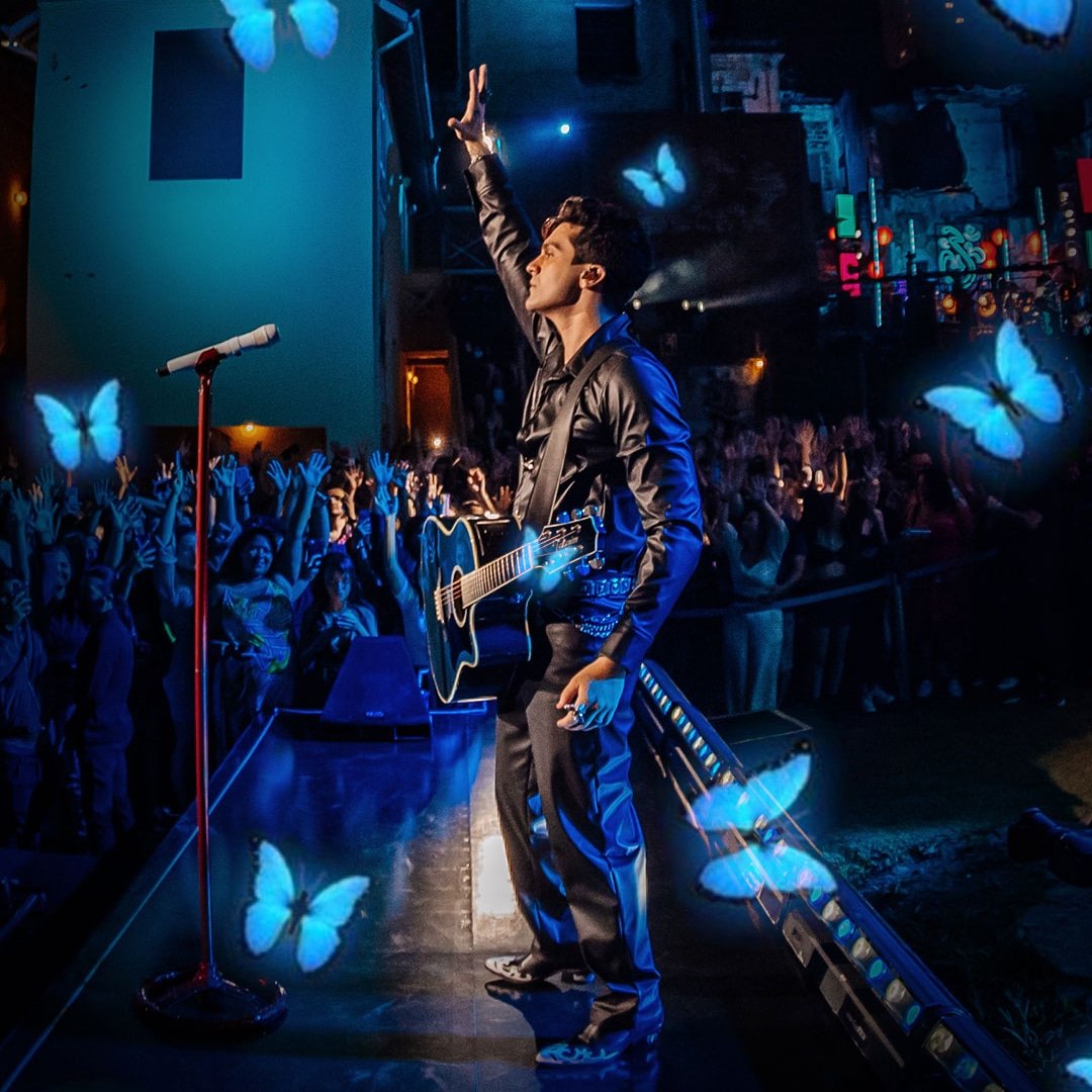 Eu estou sempre e a cada instante, mais perdidamente cheia de amor por você... 💙🦋 <a href="/luansantana/">Luan Santana</a>