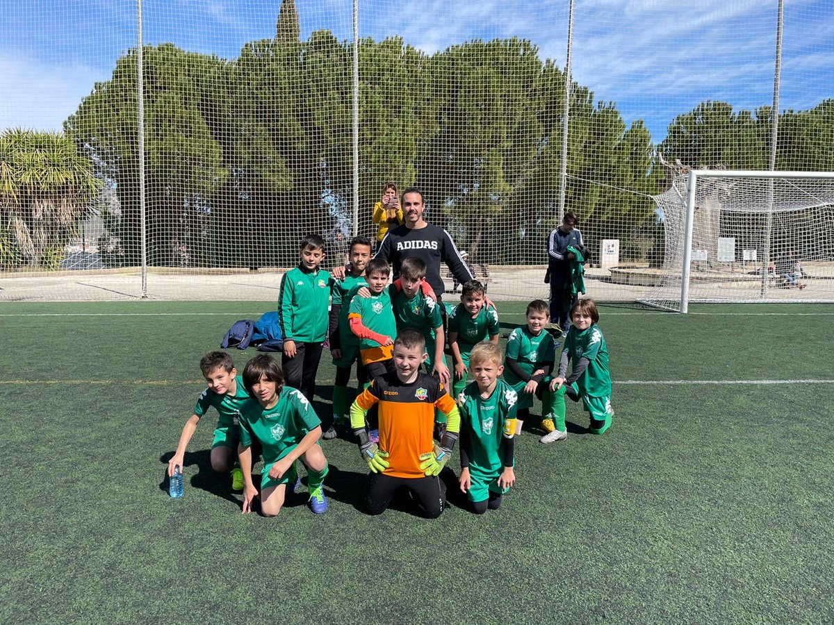 Gràcies a Restaurante Euforia , cos tècnic, jugadors i familiars per poder fer possible aquesta temporada 2021-2022 dels nostres Benjamins de Primer Any💚🤍
Fins l’any que ve!! 
#SomRacing #SomXàtiva