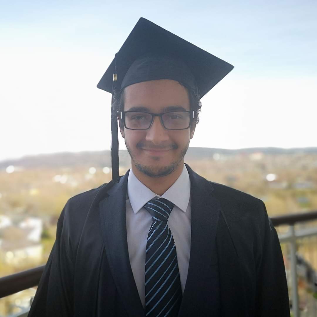 CarlyGrace97's tweet image. Congratulations to my husband on his convocation day. It's 2 years late but me, your sister and mom are all so proud of you ❤️ #MUNgrad #MUNgrad2022 @MemorialU