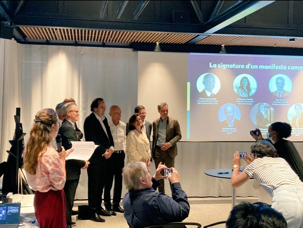 Par la signature d'un manifeste, nous rejoignons un collectif d'acteurs de la fabrique urbaine qui s'engage dans une démarche #lowtech : "Faire mieux avec moins " pour construire et aménager les villes de manière plus durable face aux enjeux environnementaux.