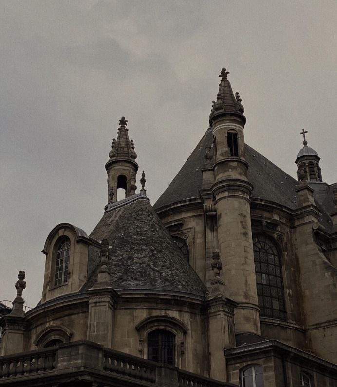 ishimstatuesque's tweet photo. it occurred to me (for the first time, i think) how alone we were when the castle was empty, when there wasn’t a party, when the other students were all half a mile away at the hall,
—if we were villains. https://t.co/WnWfvoSQSX