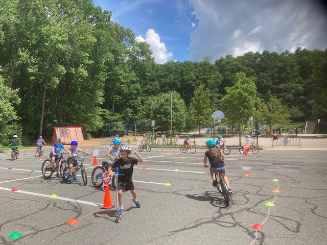 SafeRoutes_MA's tweet photo. Bates Elementary had 3 days of #srts #bikerodeos! Students had fun weaving through cones, yielding at crosswalks, & practicing riding as slowly as possible without losing balance. Thanks @bwglawboston for the helmets! #ProjectKidSafe @Batesprincipal @WellesleySupt @MassDOT https://t.co/fCfGON2gEX