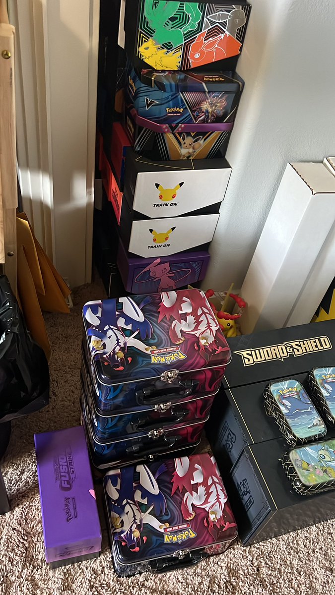 RichHomieDalt's tweet photo. Anybody interested in common/ reverse holo/ holo rare bulk? From sun &amp; moon era to current set. Have about 50 ETBs filled as well as 3-4 shoeboxes &amp; a couple tins full! 
DM me if interested! 
@BUYSELLTRADETCG 
@PokemonBST 
 RTs appreciated https://t.co/Pmr4JCQSjU