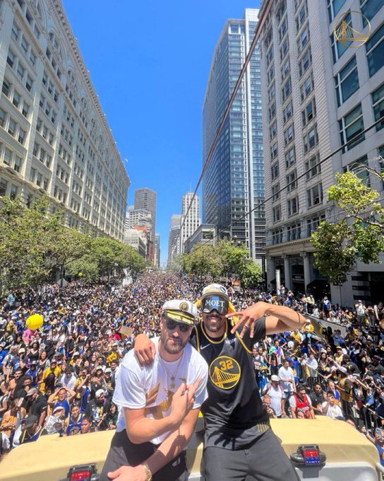 The whole city came to celebrate!! 💙💛