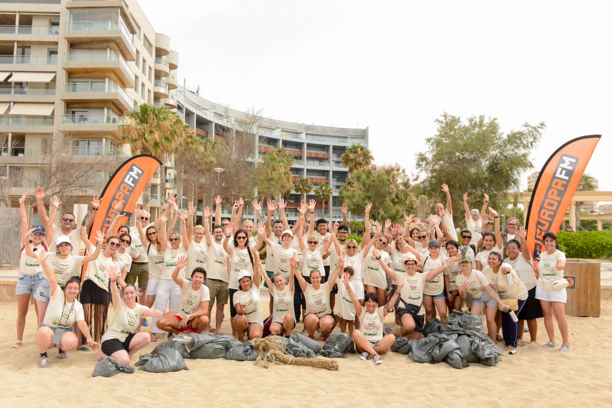 Gracias a todos los oyentes de <a href="/europa_fm/">Europa FM</a> que en esta calurosa mañana de martes han querido ponerse manos a la obra para limpiar de plásticos y colillas la playa.

#alertaecoeuropafm #respiraeuropafm #limpiezadeplaya