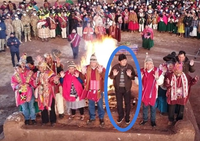 amilcarbarral's tweet photo. TÍTULO PARA LA FOTO??
Ya no había presupuesto para otro poncho? o ya no le dan bola? https://t.co/V4wmV3XA5w