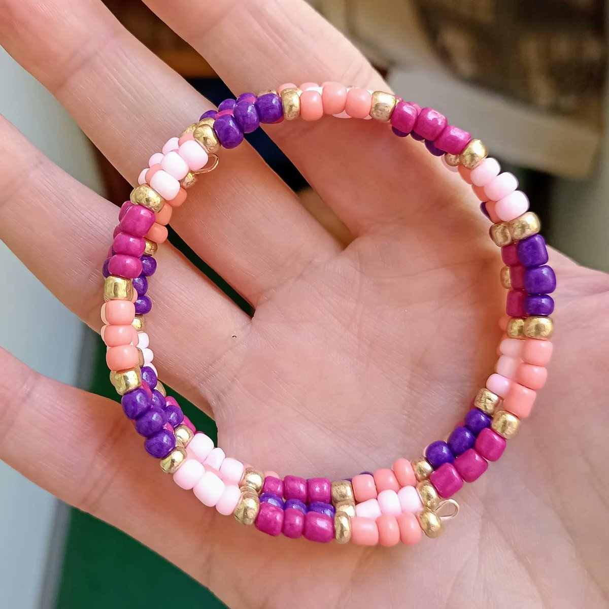 findyourflowers's tweet photo. I know, I know... It's been quiet here. I don't have much time to create new flowercrowns at the moment. But I made some quick bracelets while I was supposed to work. Which one is your favorite? 

#bracelet #wire #handmade #DIY #jewellery #jewelry #beads #Beaded #schmuck https://t.co/wgDBQrdGsj