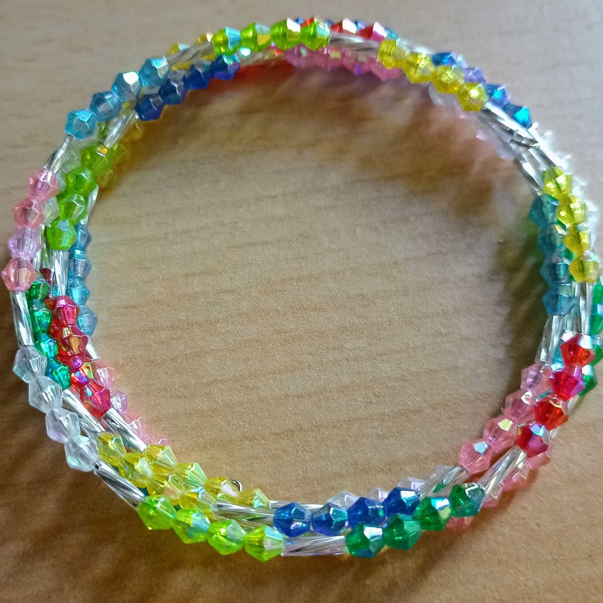 findyourflowers's tweet photo. I know, I know... It's been quiet here. I don't have much time to create new flowercrowns at the moment. But I made some quick bracelets while I was supposed to work. Which one is your favorite? 

#bracelet #wire #handmade #DIY #jewellery #jewelry #beads #Beaded #schmuck https://t.co/wgDBQrdGsj