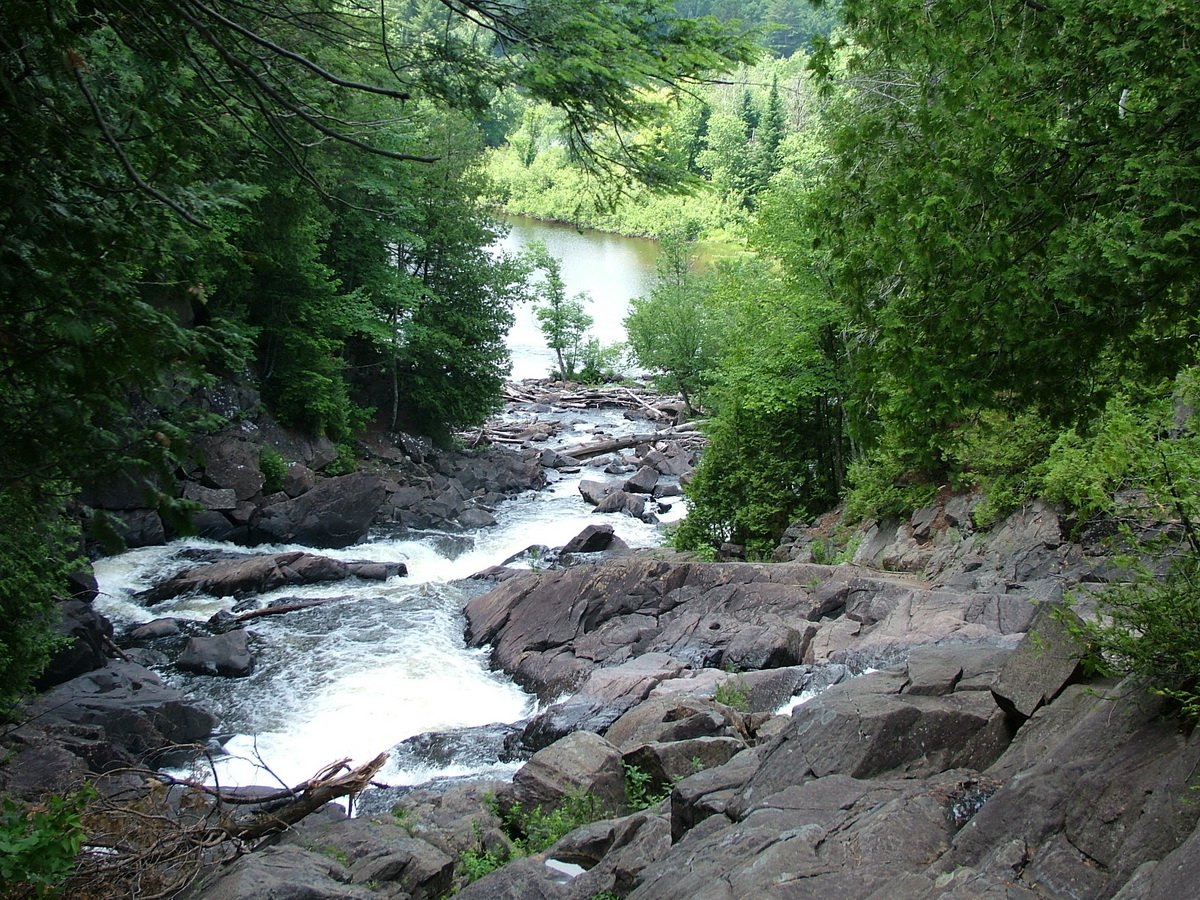 OxtongueArts's tweet photo. A.J. Casson a member of the #Groupof7 often undertook the challenge of hiking to Ragged Falls on the Oxtongue River to paint the waterfalls to canvas! #art #Ontario #NaturePhotography #NatureIsCalling #landscapepainting #landscapes #outdoors #artist https://t.co/TE5tnV8Szu