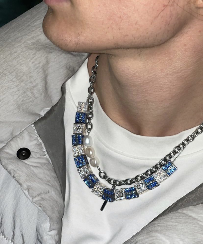 aiphonika's tweet photo. I love creating visual concepts. This is jewellery made of silver and zircon. 

Two cubes randomly combine 2 opposite statements “fuck money , make love” or “make money, fuck love”. 

Which one to choose? https://t.co/cwqoHZew4B