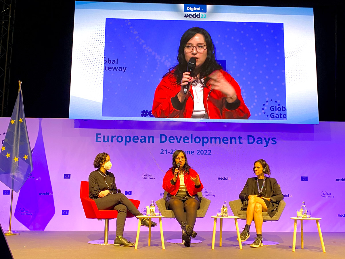 #EnVivo
#EDD22 / <a href="/EU_Partnerships/">EU International Partnerships 🇪🇺</a> 

"Es importante aprender a nombrar las violencias de género en el plano digital, porque se han visto atravesadas por la barrera del idioma"

<a href="/una_geminiana/">Karen Vergara</a> / <a href="/AmarantaOng/">ONG Amaranta</a>
Streaming Studio 2 👉 streaming.eudevdays.eu