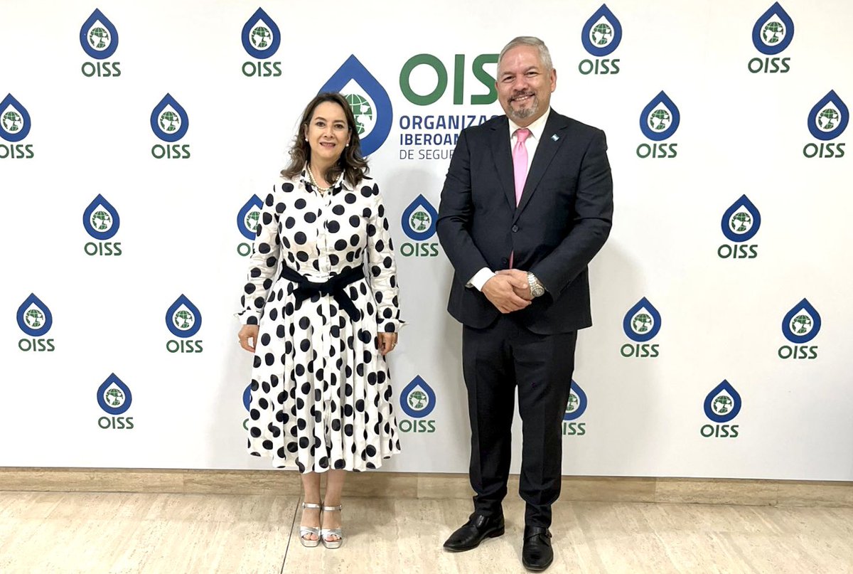 OissSec's tweet photo. 🤝Provechosa reunión en visita de @CancilleriaHN canciller @EnriqueReinaHN a @OissSec SG @ginariano temas:
🎯Impulso del Convenio Multilateral Iberoamericano de Seguridad Social
🎯Beneficios del CMISS pra trabajadores migrantes hondureños
🎯#ProgramasOiss
🎯#DeclaracionOiss2021 https://t.co/MGnIegPHqS