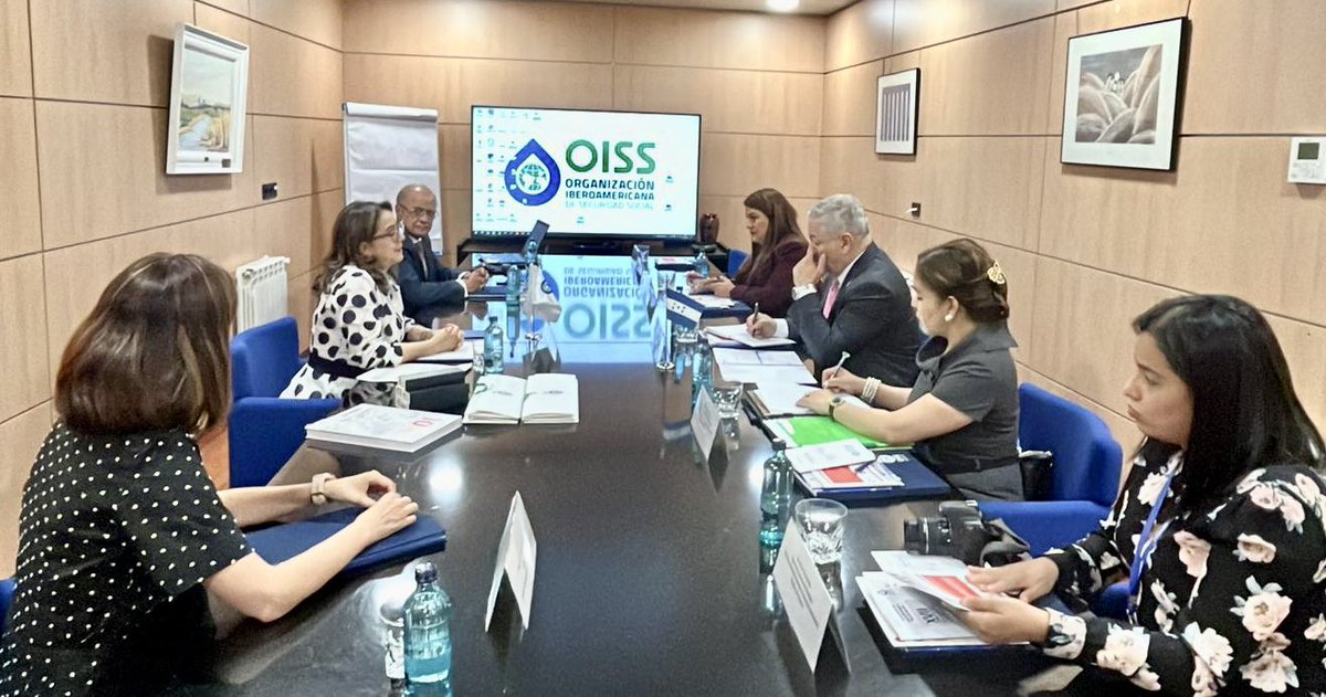 OissSec's tweet photo. 🤝Provechosa reunión en visita de @CancilleriaHN canciller @EnriqueReinaHN a @OissSec SG @ginariano temas:
🎯Impulso del Convenio Multilateral Iberoamericano de Seguridad Social
🎯Beneficios del CMISS pra trabajadores migrantes hondureños
🎯#ProgramasOiss
🎯#DeclaracionOiss2021 https://t.co/MGnIegPHqS