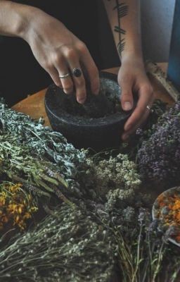 Happy Birthday to my beautiful, brilliant, Mum. <a href="/MagsGryffindor/">Maggie Warren ➐</a>, I love you so much. Thank you for everything 💚🖤❤