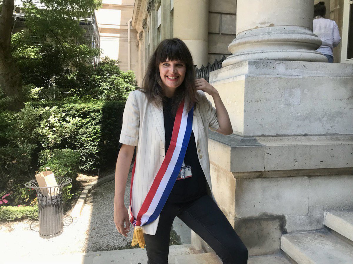 alma_dufour's tweet photo. Heureuse et fière de porter cette écharpe tricolore. C’est parti pour la suite de la lutte, de l’intérieur cette fois✌️
#AssembleeNationale #Nupes https://t.co/ho9lxWzL7N