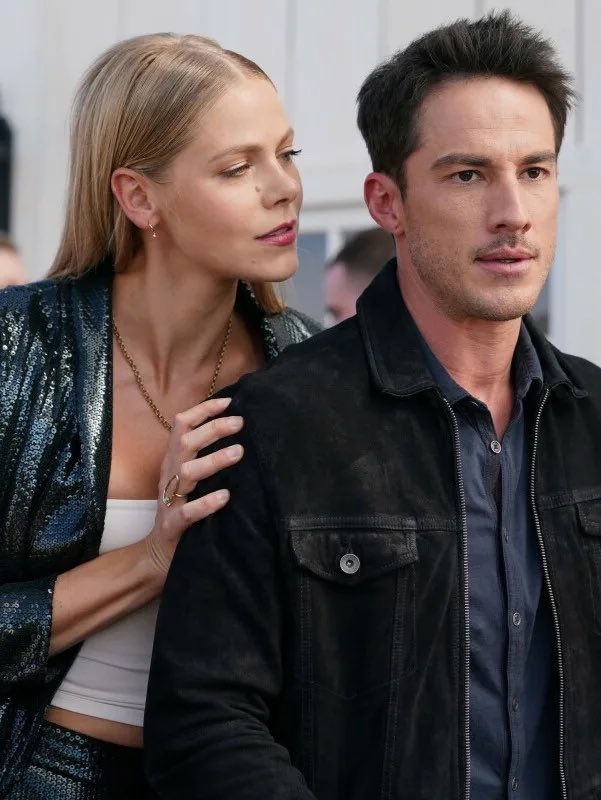 queeralienblast's tweet photo. What did we think of episode three, Roswell fam?? #RoswellNM https://t.co/0MiWIRqjy5