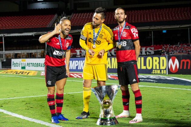 ChrisBalboa75's tweet photo. ALGUEM AI PODE EXPLICAR O QUE O FLAMENGO VEIO FAZER NO RIO DE JANEIRO COM O ELENCO VAGABUNDO, SENDO QUE ERA MAIS LÓGICO TER FICADO EM BH DE UMA VEZ PRA FOCAR NA CB 🤬🤬🤬🤬? https://t.co/sr4Jy34e0S