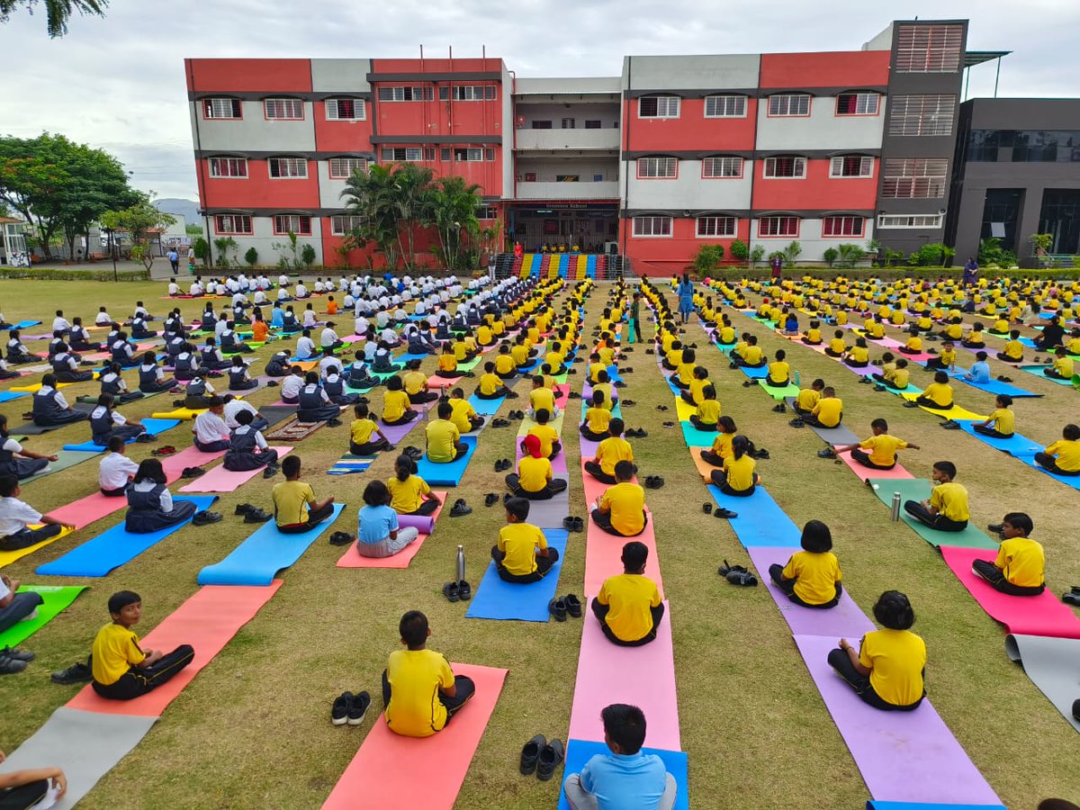 InnoveraSchool's tweet photo. #internationalyogaday #innovera #healthylifestyle https://t.co/gbldSRgnLb