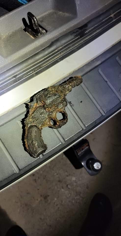 TheRustyMagnets's tweet photo. Our 39th gun found #magnetfishing #GunViolence check out our youtube channel The Rusty Magnets https://t.co/8vQjCPSk2l