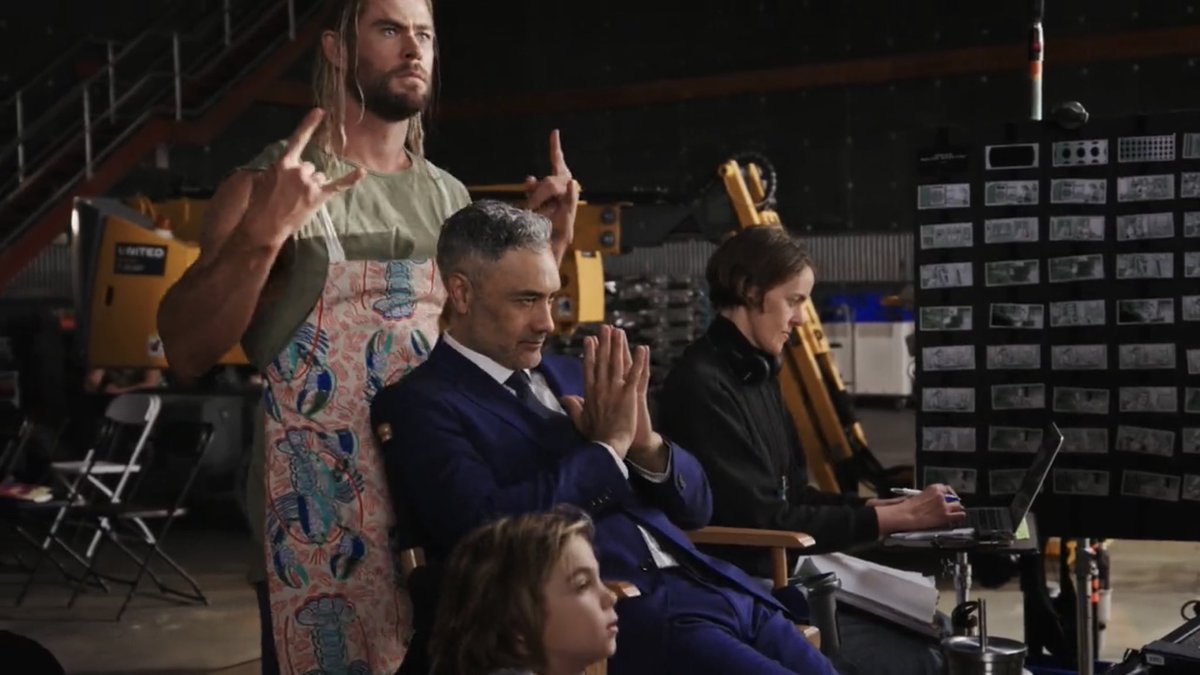 RT @chaoticmulaney: no thoughts just taika waititi showing up to the thor set in a full suit https://t.co/gK4eMJdbWo