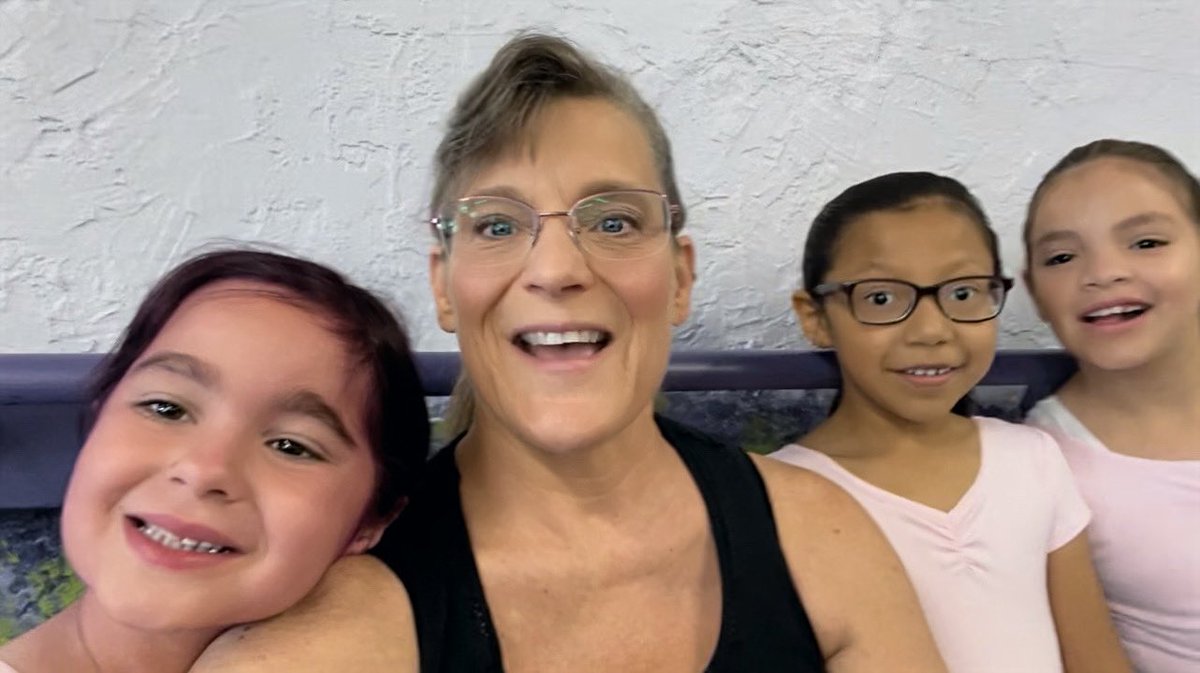 ax2dance's tweet photo. Happy Selfie Day!!
#ATTD #dance #dancers #dancersofinstagram #dancerslifestyle #dancerslife #montrosecolorado #summerdanceclasses #summerdance #summer https://t.co/0SU4EHxa6K