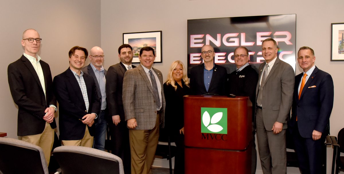 MVCC_UticaRome's tweet image. Through this first-of-its-kind education pathway, IBEW Local 43 apprentices earn a journeyworker card &amp;amp; receive an MVCC AOS degree — a SUNY-recognized credential allowing for streamlined, just-in-time, future educational experiences. #EDPathwaysToSuccess
mvcc.edu/news/2022-04-1…