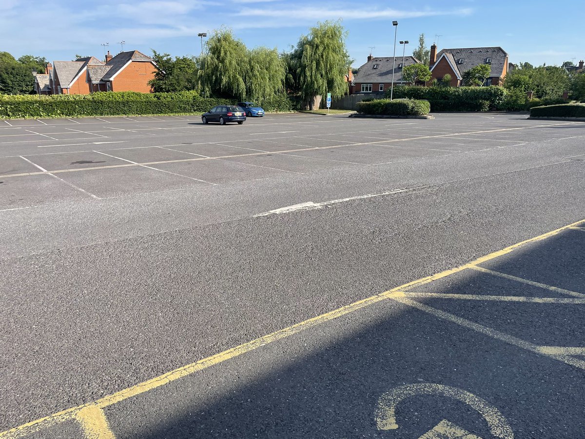 Another floor-walking shift complete at KEVII 💪🏼 The car park was the same this morning as it is this evening 🙈 #longday at least the sun is shining ☀️#epic #epicfloorwalker #fhft #frimleyhealth