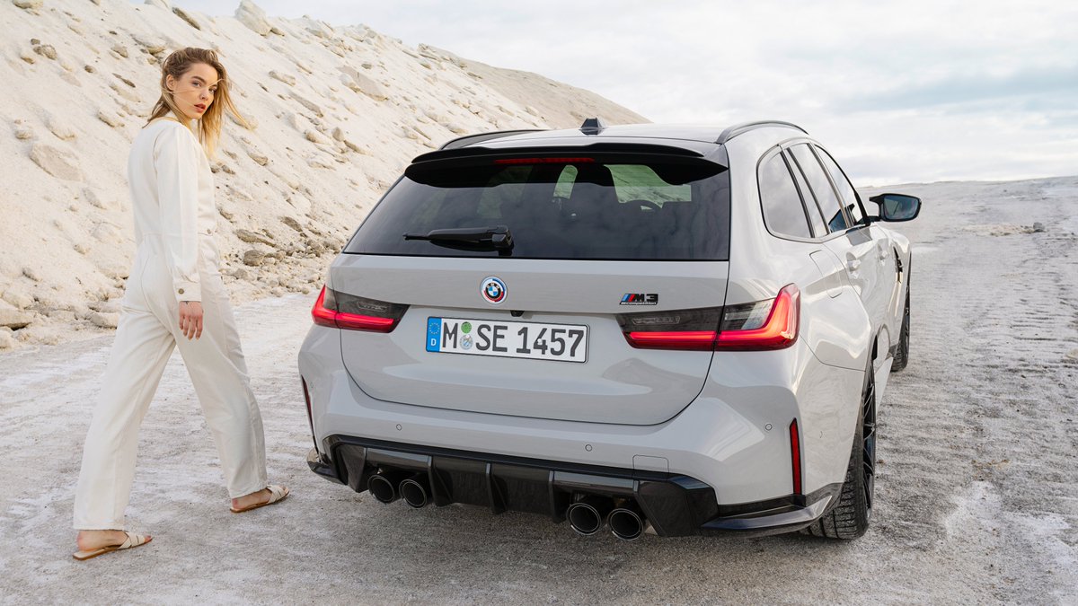 BMWGroupFrance's tweet photo. La voici. Enfin. 

Pour beaucoup, un fantasme depuis plusieurs décennies. Maintenant réalité. 

#BMWM3 Touring. 

#PlaisirDeConduire #BMWM #M3 #Touring https://t.co/k3AqVwJZt1