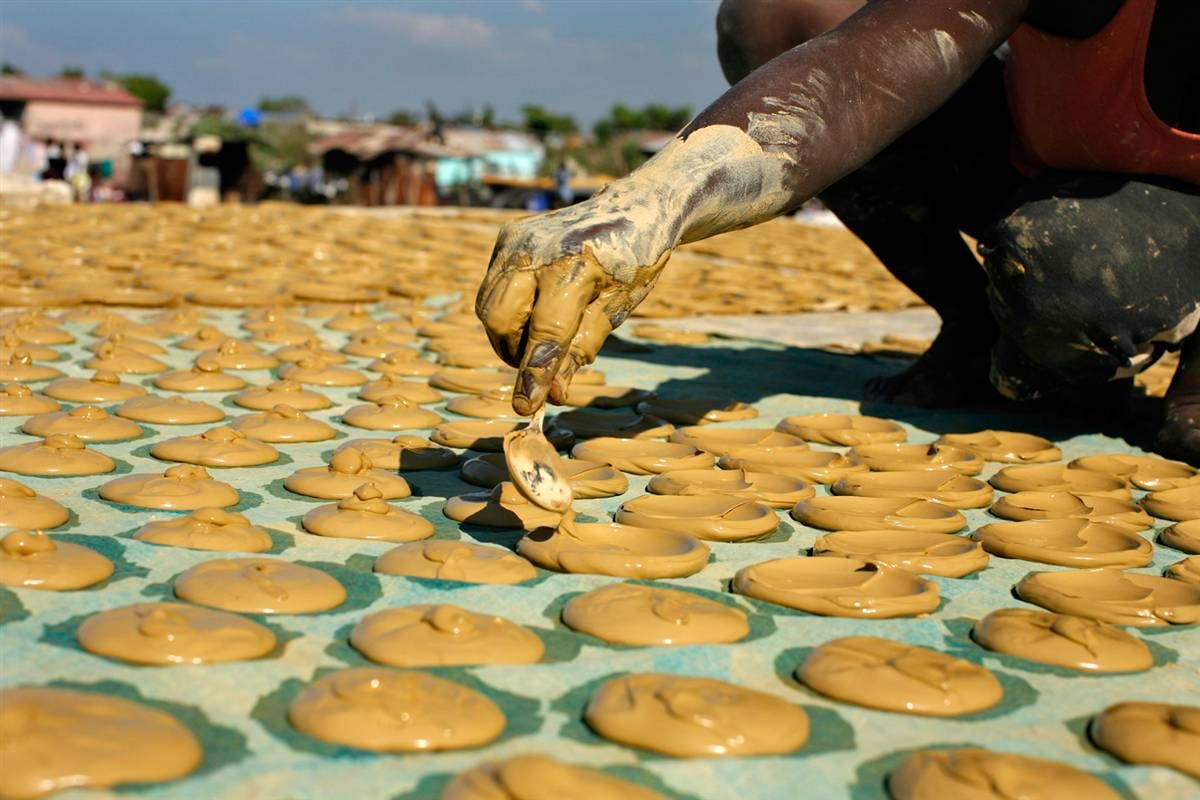 SuwarKainde's tweet photo. @toto__nugroho The main ingredient, an edible clay from Haiti's Central Plateau, is abundant, and salt and vegetable shortening
Like this tweet to participate in this #art Project, if you think #MudCookie give you peace #tezos #NFT https://t.co/36CZS0QccT
