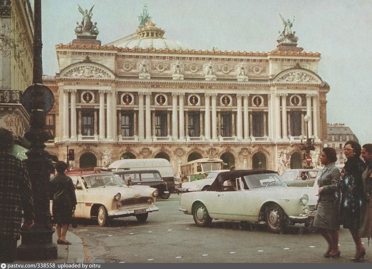Place de l'Opéra. 
1963  Paris