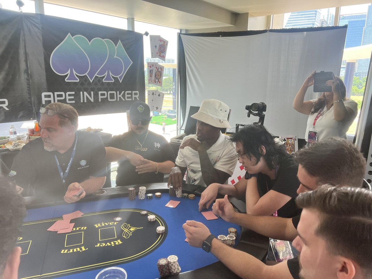 ApeInPoker's tweet photo. #dcentralaustin @DcentralCon @hackapreneur @WillieD_effect @MJshowlive https://t.co/u78OfgN8vJ
