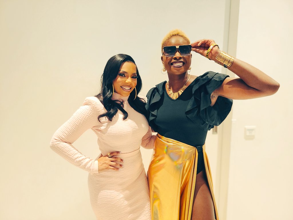 About last night <a href="/NFT_NYC/">NFT.NYC</a>...

Enjoyed meeting <a href="/ashanti/">ASHANTI</a> and hearing more about what she's building in web3 + claiming ownership over her creative expression. Also love that she travels with her momma  #momanger

Repping <a href="/StudioDcn/">DCNstudio.eth (📡,📺)</a>
Styled by <a href="/cryptoflirtVIP/">CryptoFlirt</a> 
#NFTNYC22