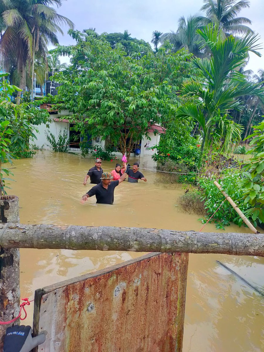 dccachar's tweet photo. Massive rescue evacuation and relief operations are continuing round the clock in the worst affected areas of Silchar Town like Rangirkhari, Public School Road, Ashram Road etc areas by the officials of District Administration, NDRF, SDRF, Army, CRPF, BSF and https://t.co/cDf7Tl75Gd