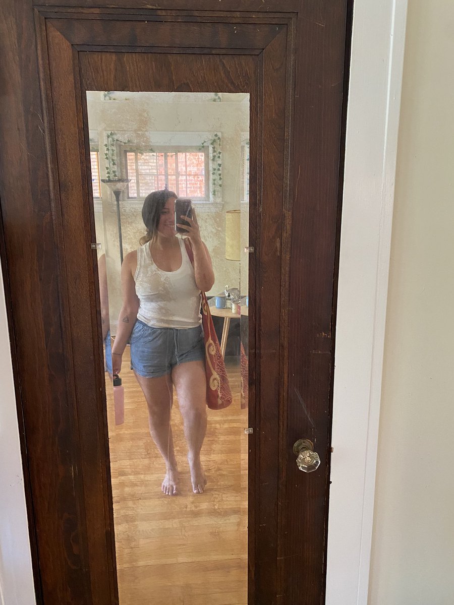 marcylilyy's tweet photo. The way the sun impacts my mood is beeeeeautiful 💛🌼 nothing but smiles all dayyyy. Lots and lots of days full of reggae, art, reading, hammocking, laughing, planting, dancing, drumming &amp; healing in the sun are ahead 💛 https://t.co/7N3hzT88dL