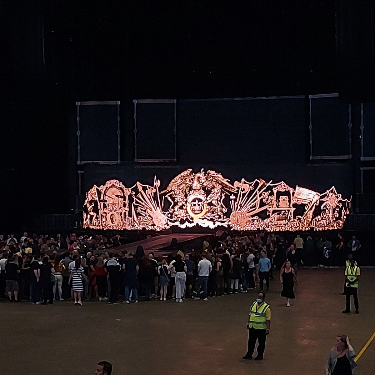 FSMerrin's tweet photo. Ready for #Queen &amp; @adamlambert https://t.co/xrEqedngqb