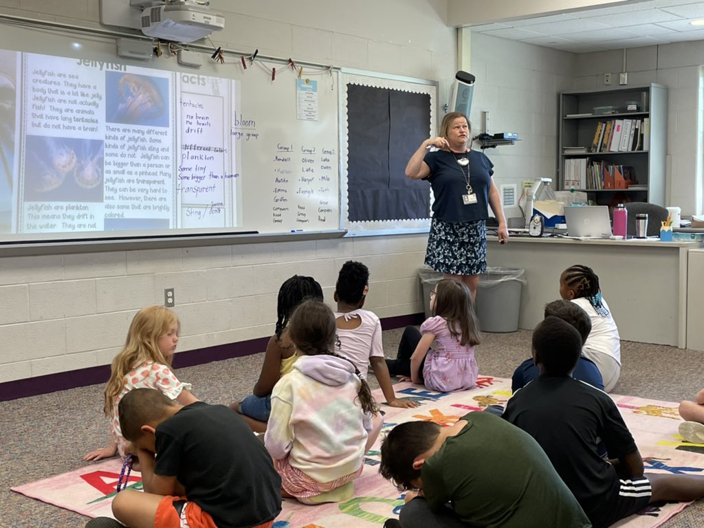 @WalledLkSchools @kennethgutman @CatherineKocha1 @michelleblackk @LNLindsa98 @deleeuwc @crkevelin Day 2 of Sunshine Academy learning-couldn’t help but get involved with these fabulous teachers and their kiddos! #learningisfun #everychildeveryday