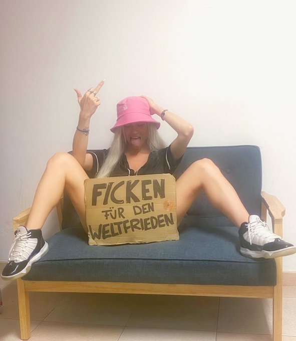 ‼️ #makelovenotwar https://t.co/shxjXe9q6p<a href="/tag/makelovenotwar"class="tags">#makelovenotwar</a>