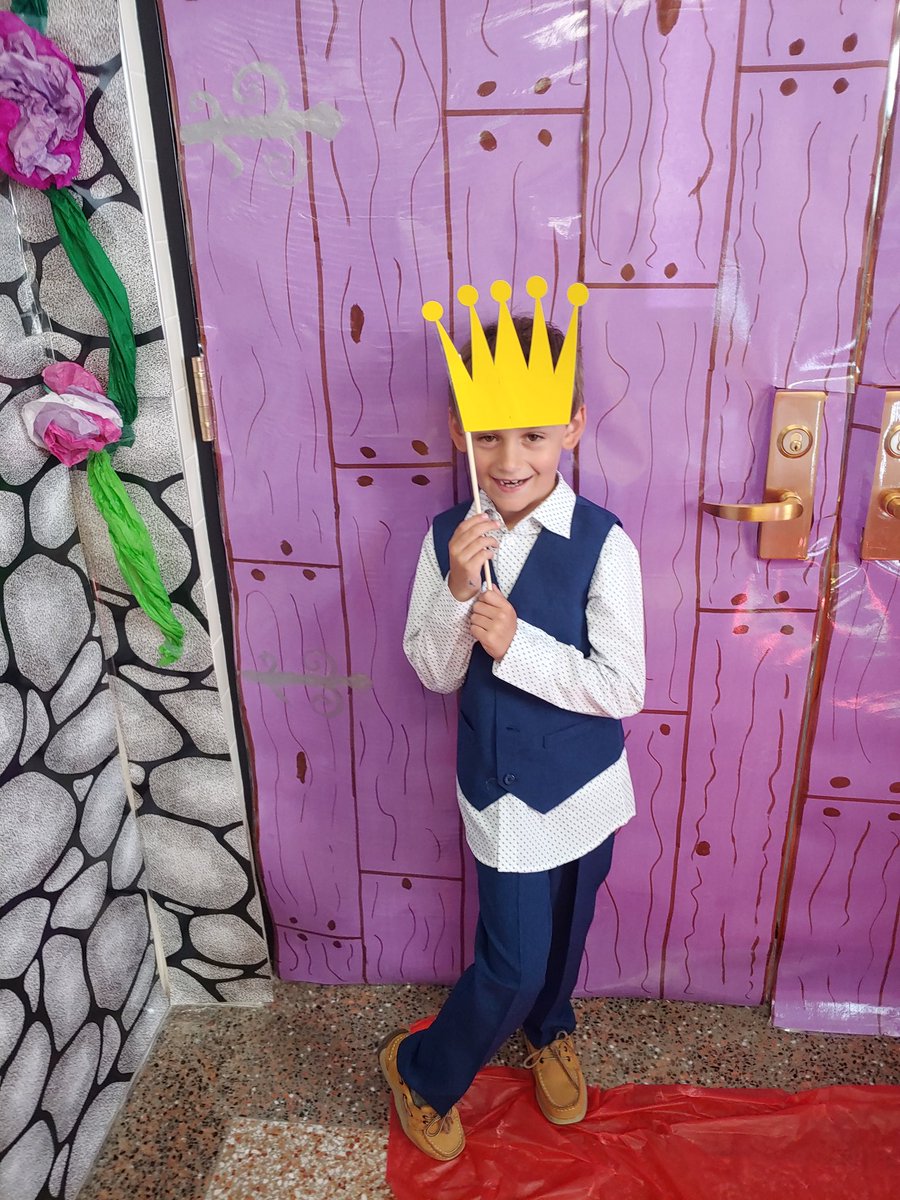 Dancing and photo booth! <a href="/jagreenMW11/">Mr. Green's 1st Grade Classroom</a>