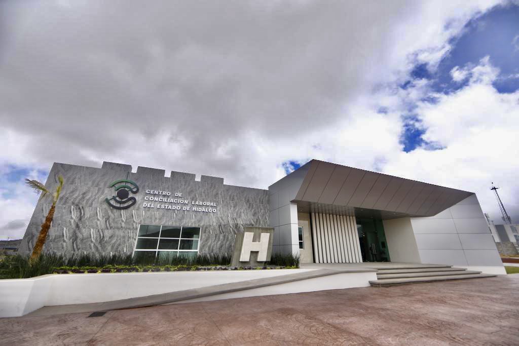 omarfayad's tweet photo. #CiudadLaboral 🏢 está integrada por cinco instituciones. En esta primera etapa, estamos inaugurando el Centro de Conciliación Laboral y el Tribunal Laboral del Poder Judicial del Estado de Hidalgo, en una superficie de construcción de casi 6,000 m2. https://t.co/a8KyQcViDi