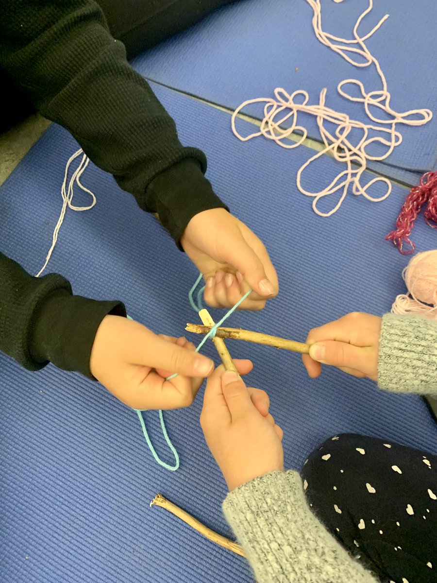 MistryIra's tweet photo. Started the day with a school wide round dance, followed by oral storytelling and a craft inspired by Ojibwe dreamcatchers with buddies.@BlueridgeSD44 @NVSD44 #NationalIndigenousPeoplesDay2022 https://t.co/DD5SMZf0PT