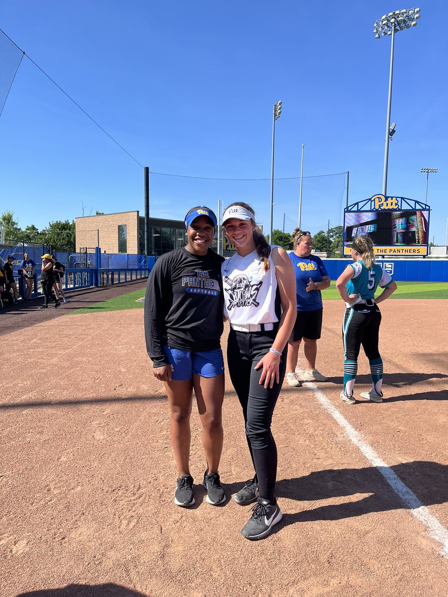 sydneyselker's tweet photo. Day 2 of the @Pitt_SB camp! I had such a great time these past 2 days! I learned so much! Thank you coaches! @CoachHerm @biankabell27 @Hall_J_4 https://t.co/LNNeyMZ0Ov