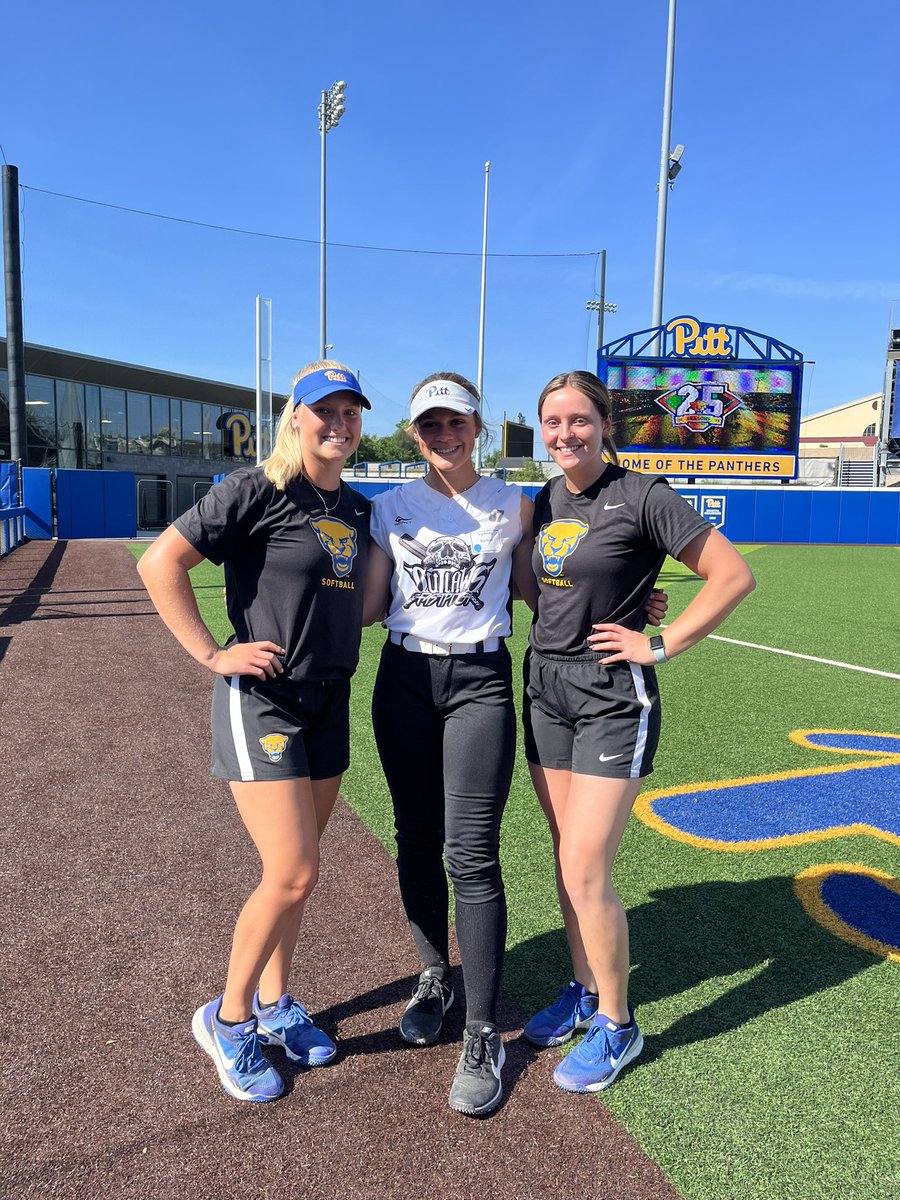 sydneyselker's tweet photo. Day 2 of the @Pitt_SB camp! I had such a great time these past 2 days! I learned so much! Thank you coaches! @CoachHerm @biankabell27 @Hall_J_4 https://t.co/LNNeyMZ0Ov