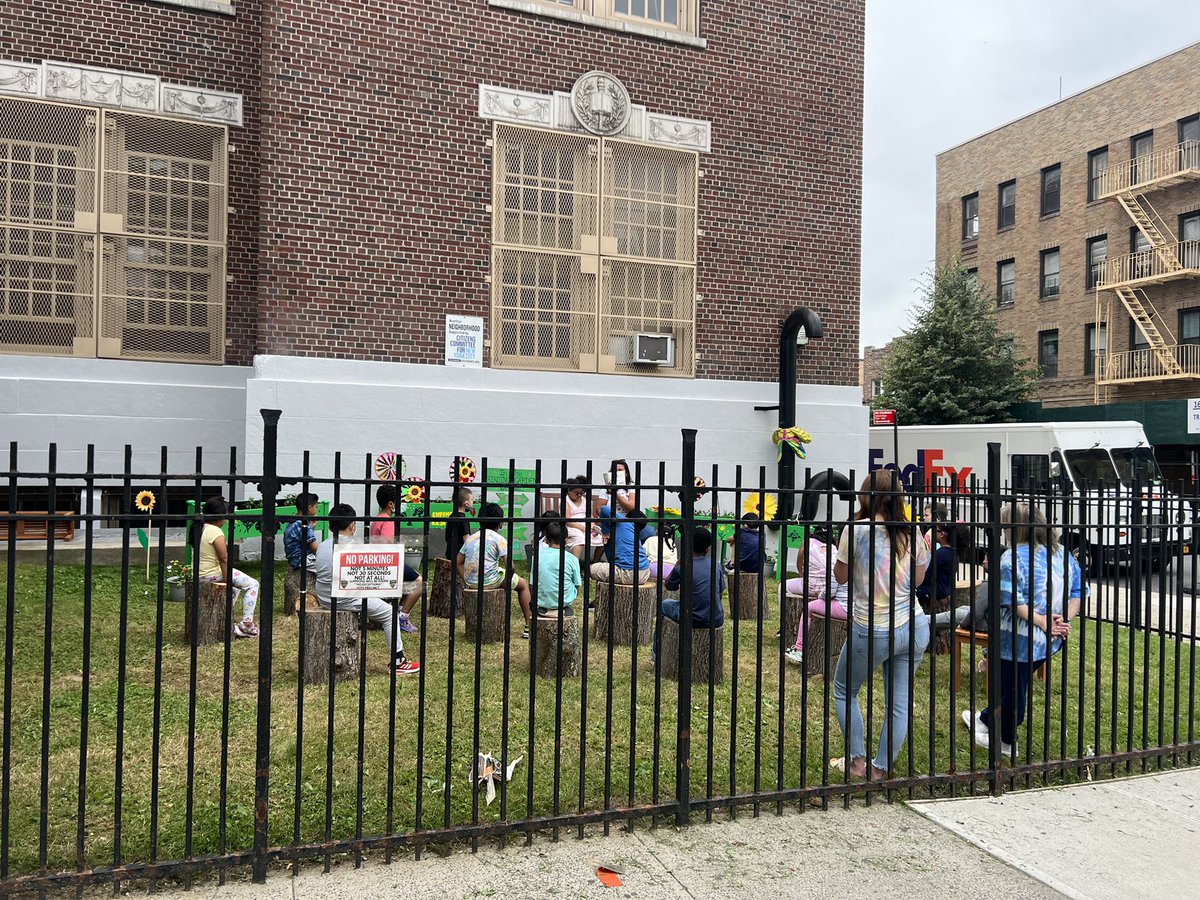 MsLiamzon's tweet photo. Read alouds are just a little sweeter and more fun outside! @ps_ms71 #readinggarden @NYCSchools @D8Connect We are so thankful to have this little bit of green space to take advantage of while the weather is nice! https://t.co/XIX2iooeRm
