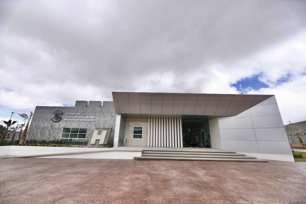 omarfayad's tweet photo. Estamos poniendo al servicio de las y los hidalguenses el nuevo edificio del Centro de Conciliación Laboral del Estado de Hidalgo dentro del plazo establecido para las entidades federativas, que termina en octubre próximo. #CiudadLaboral 🏢 https://t.co/0sLhT7C54V