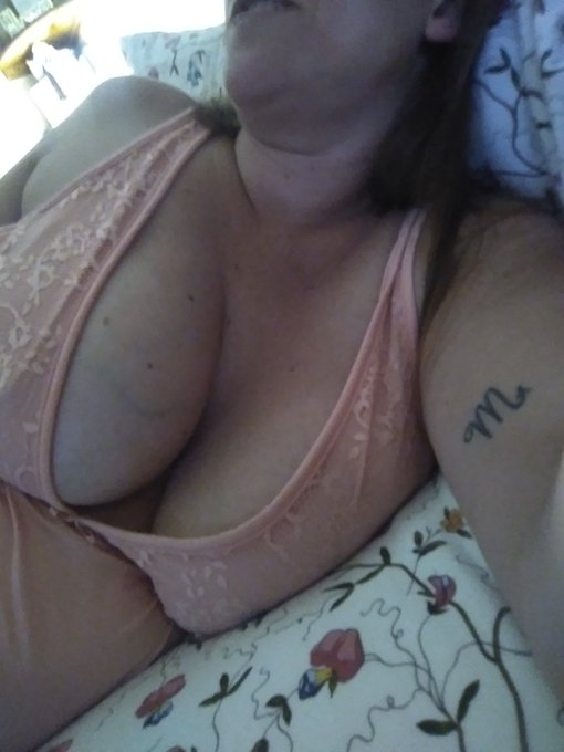 Happy Tuesday 💋 https://t.co/E1m7lsiY0u