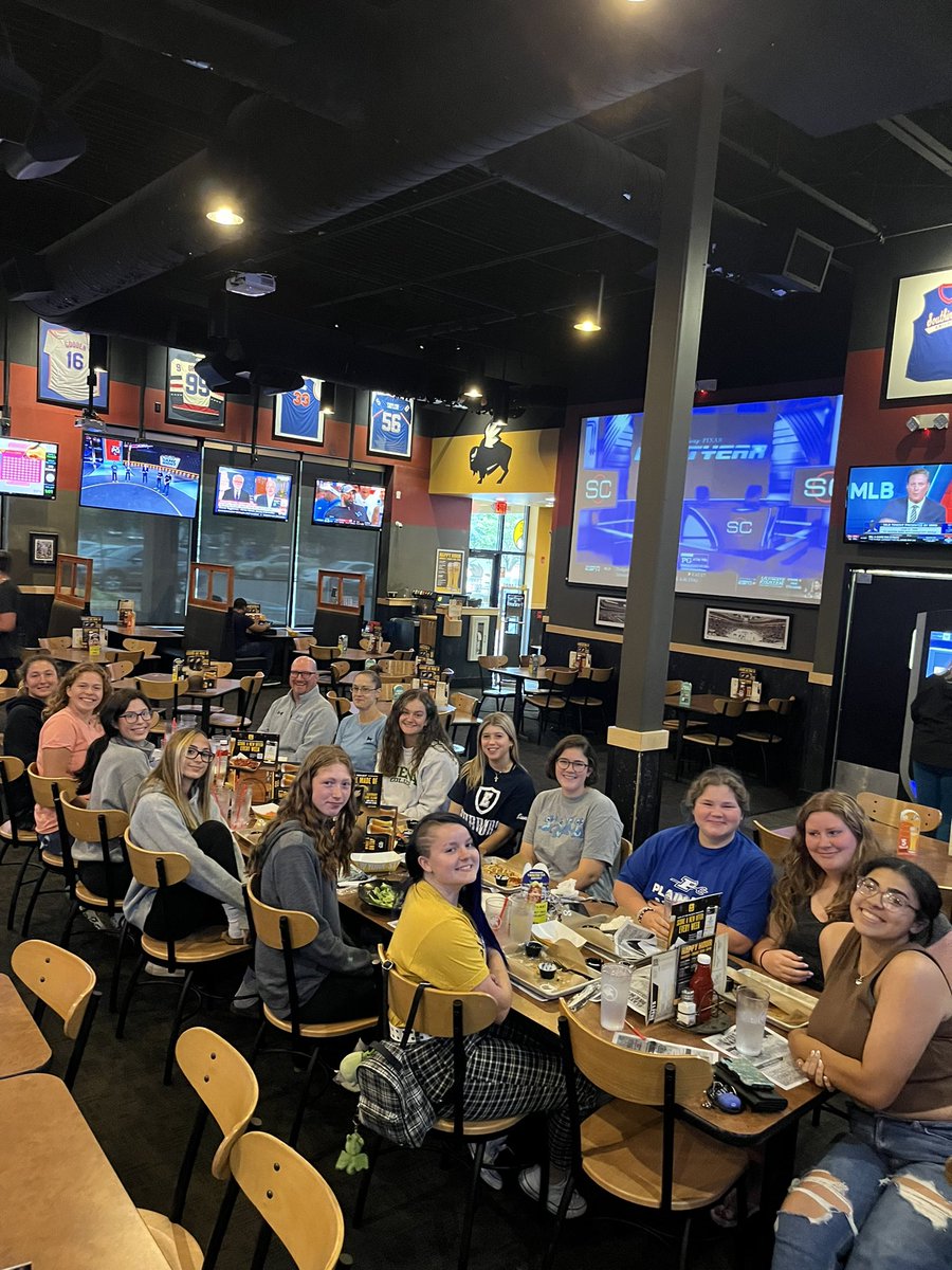 MikeNFPSports's tweet photo. Great meal with Plainville Softball!! 🥎🥎 @PLVBlueDevilsSB #fundraising #ctsoftball https://t.co/90Y92fBsDd