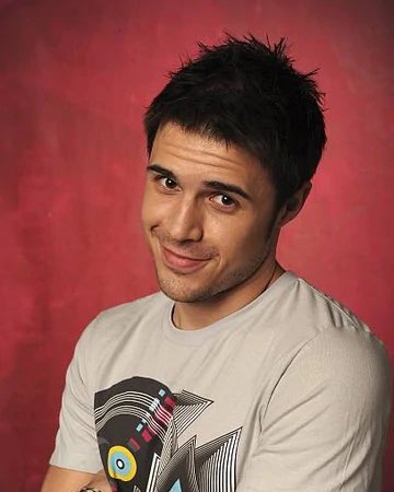 Happy Birthday to Kris Allen .. 