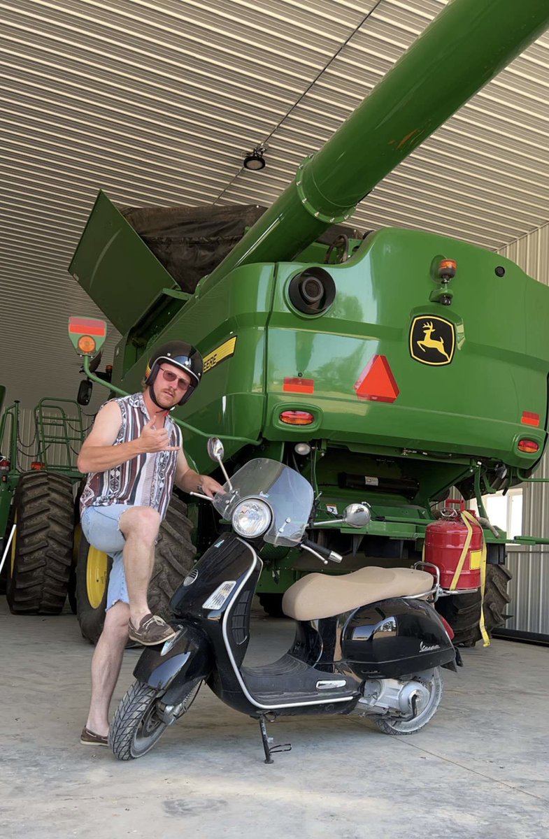 coldbusch's tweet image. When’s Sturgis? 
 
At 72 mpg I should have enough to get there.  Unlike those fair weather riders who haul their bikes there 🤙🤘