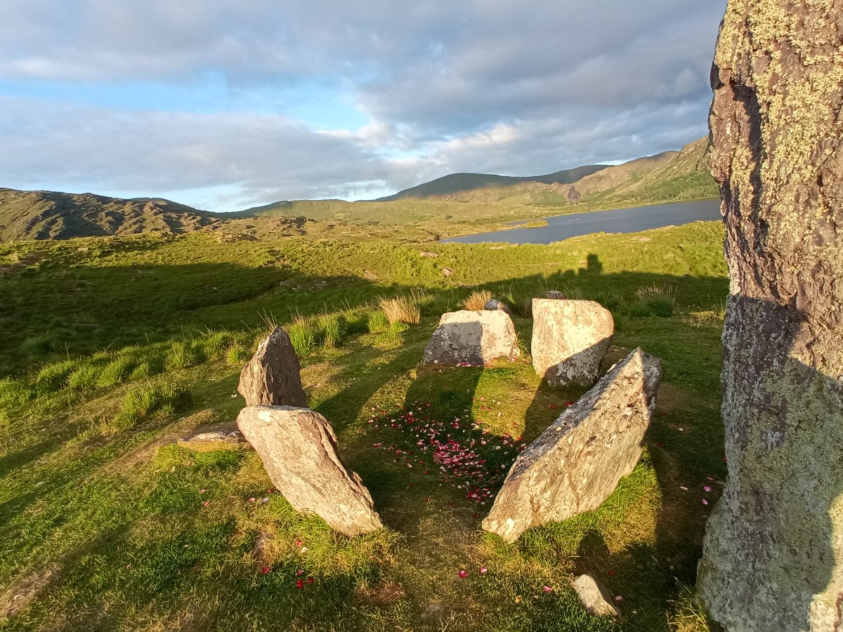 AlexDeL1974's tweet photo. #SummerSolstice2022 ,#StoneCircle ,#Uragh ,#Uraghstonecircle,
#BronzeAge ,#Ireland ,💯☀️🍀📿🪨🌍✅🔥🤘💪 https://t.co/axZ3jHiIXp